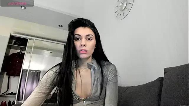EmmyWarm from StripChat