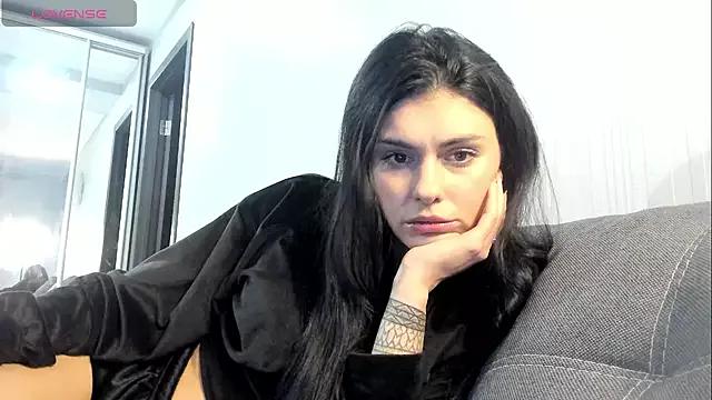 EmmyWarm from StripChat