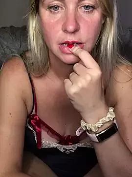 EnglishRosexxx from StripChat is Freechat