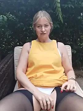 EnglishRosexxx from StripChat is Freechat