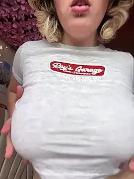Enyeld_ruru from StripChat