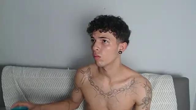 Enzo_Hunter from StripChat is Freechat