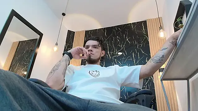 Enzo_Turner from StripChat is Freechat