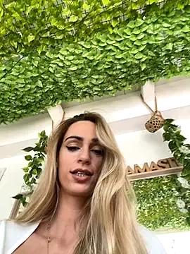Try our streaming cams variety and talk on a personal level with our adorable girls streamers, showing off their bountiful shapes and dildos.
