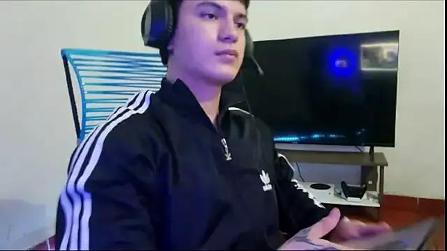 ErickWalton from StripChat is Freechat