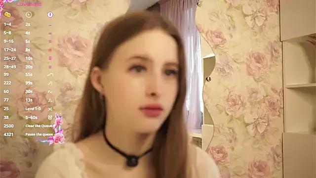 EsmeDainty from StripChat