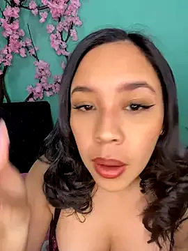 Esmerald_1111 from StripChat is Freechat