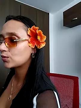 Esmeralda333 from StripChat