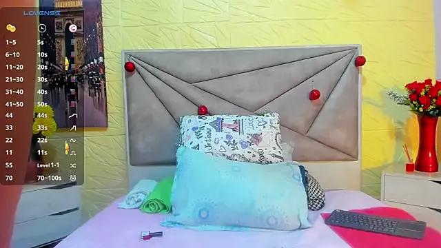 Esmeralda_oikos from StripChat