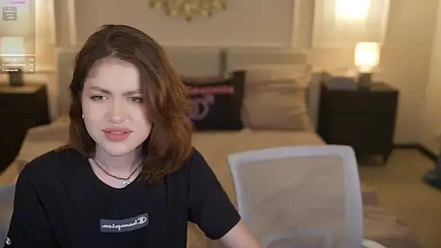 Esmie_Smile from StripChat is Freechat