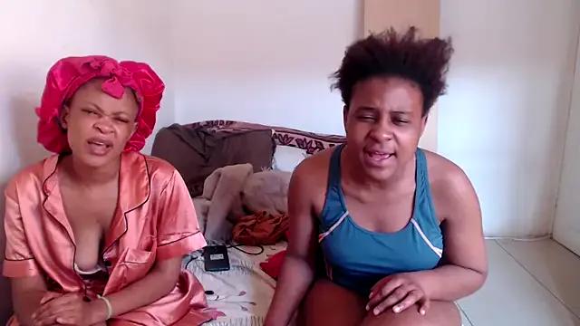 EssenceLovers from StripChat is Freechat
