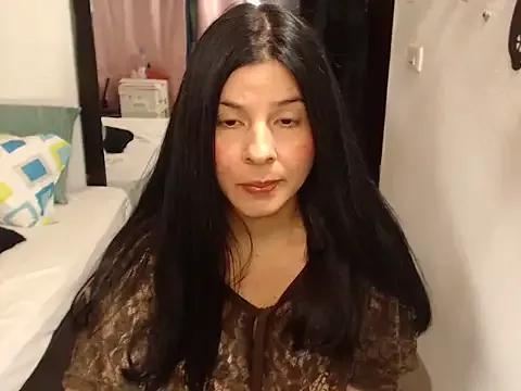 Estefani_32 from StripChat