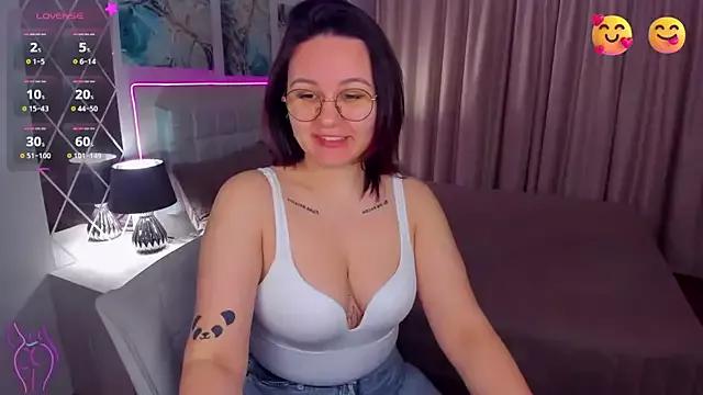 EsterLogan from StripChat