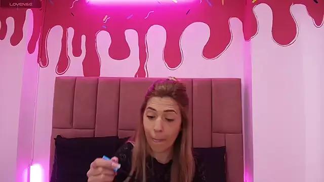 EvaaLovia1 from StripChat