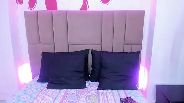 EvaaLovia1 from StripChat