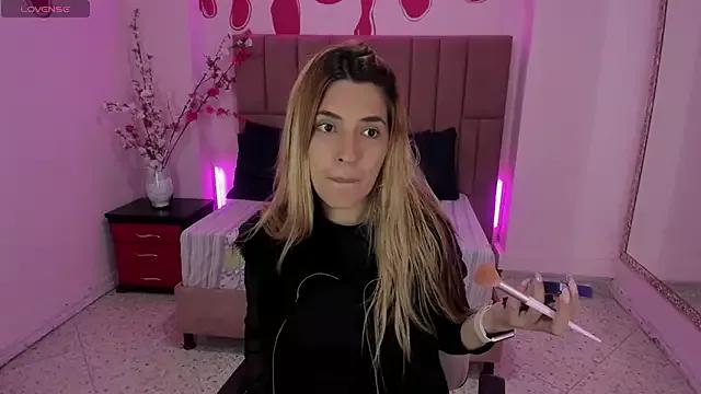 EvaaLovia1 from StripChat