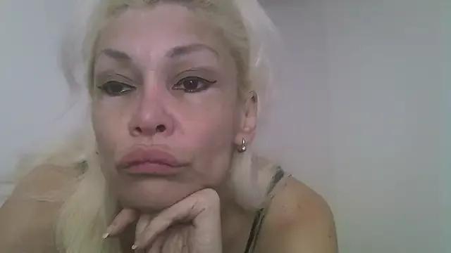 EvaaMina from StripChat