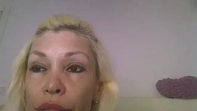 EvaaMina from StripChat