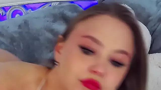 EvaMenders from StripChat is Freechat
