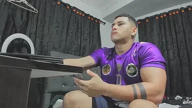 evan_hardy from StripChat is Freechat