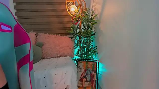 Try our streaming cams variety and talk on a personal level with our adorable girls streamers, showing off their bountiful shapes and dildos.