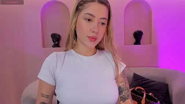 EveBensonX from StripChat