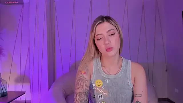 EveBensonX from StripChat