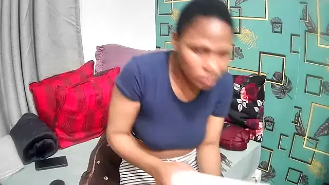 EvebigClitt from StripChat is Freechat