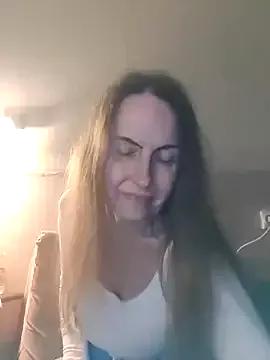 Evelina_cute from StripChat