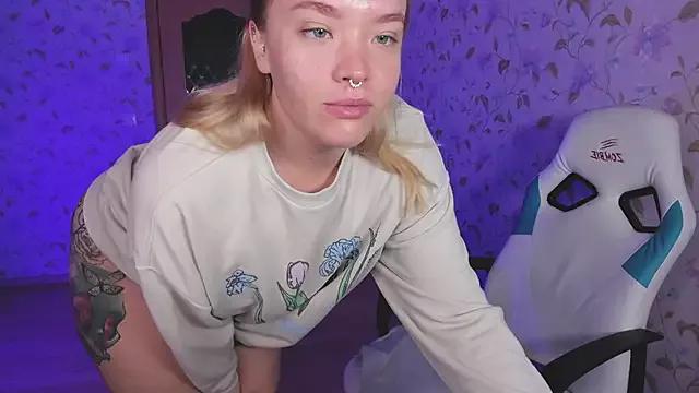EvelinaDarling from StripChat