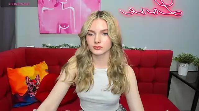 EvelineAmore from StripChat is Freechat