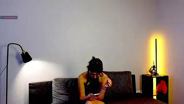 evelinev1uv from StripChat is Freechat
