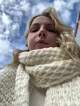 EveLittleSinner from StripChat