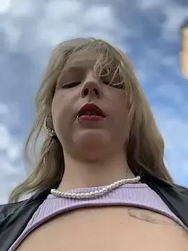 EveLittleSinner from StripChat is Freechat