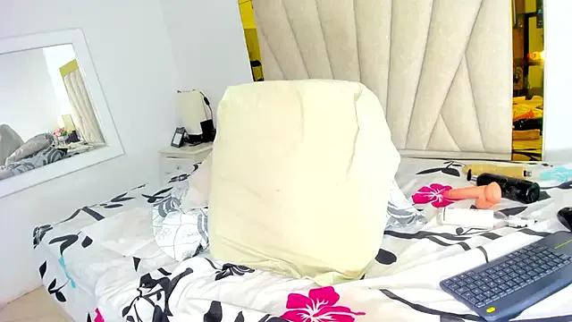 Evelonga_707 from StripChat