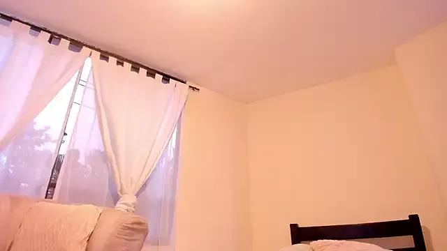 evely_coelloo from StripChat