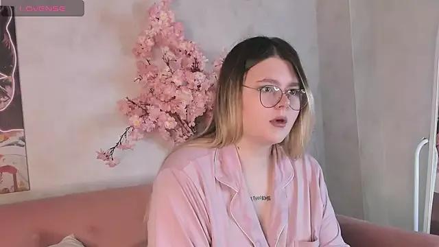 Evelyn_Harmony from StripChat is Freechat