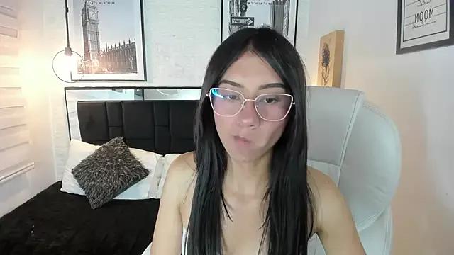 evelyn_rose_tk from StripChat is Freechat