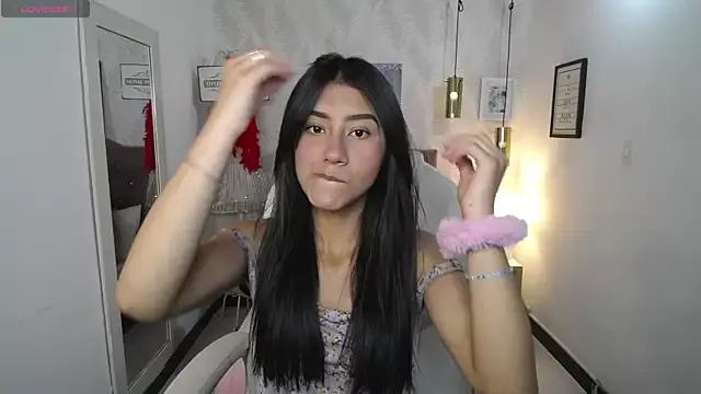 evelyn_rose_tk from StripChat is Freechat