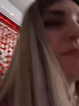 EvelynFrances from StripChat