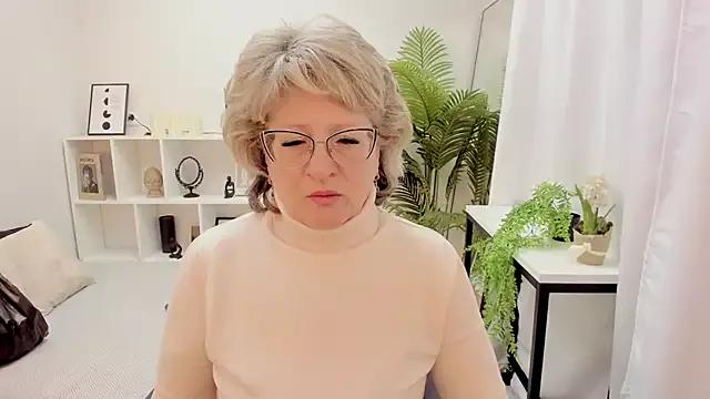 EvelynJoyful from StripChat