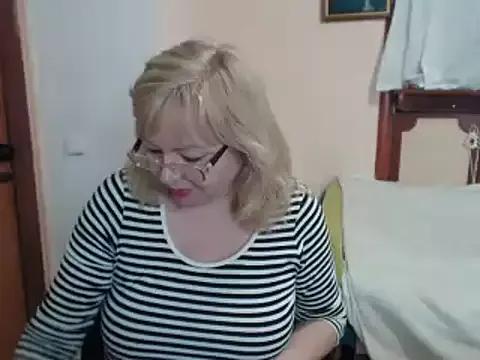 EvelynLoveShy from StripChat