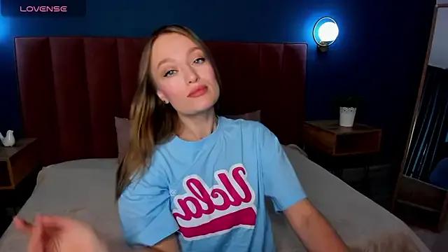 EvelynPoole from StripChat is Freechat