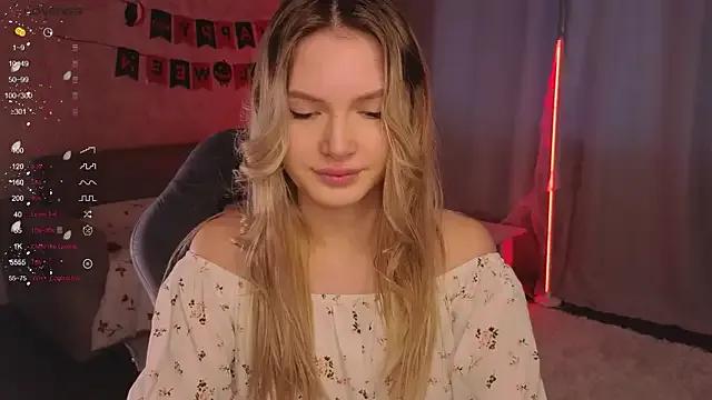 EvelynSin from StripChat is Freechat