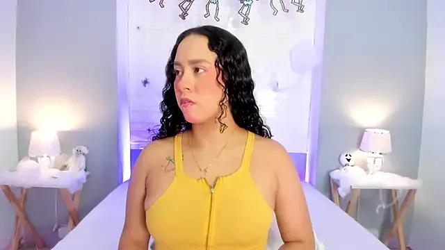 EverlyMooree from StripChat is Freechat