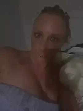 Everlyrose27 from StripChat