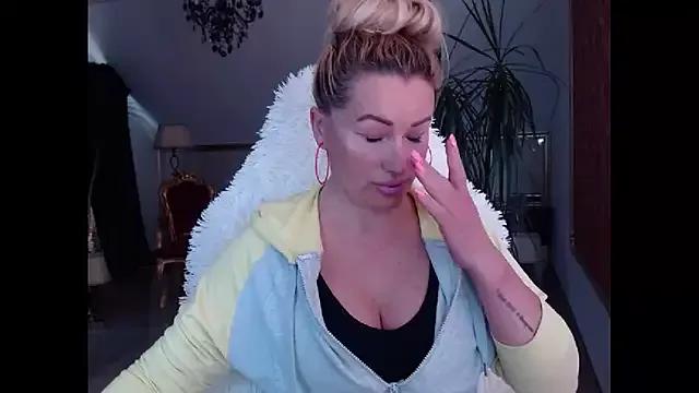 eyesangel22 from StripChat