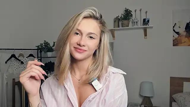 FaaBinaa from StripChat is Freechat