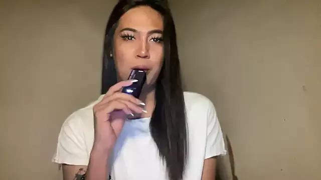 fallon_empress143 from StripChat is Freechat