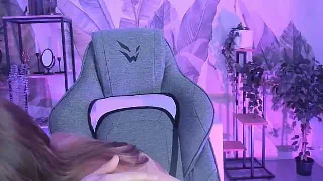 FameyBlum from StripChat is Freechat